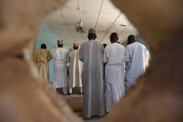 Masuk Masjid, Kelompok Bersenjata Culik Puluhan Jamaah Salat Jumat