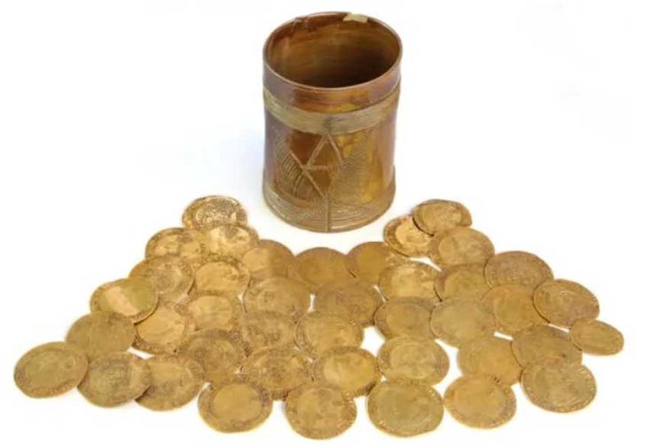 Temukan 260 Koin Emas Kuno, Pasangan Suami Istri di Inggris Kaya Mendadak