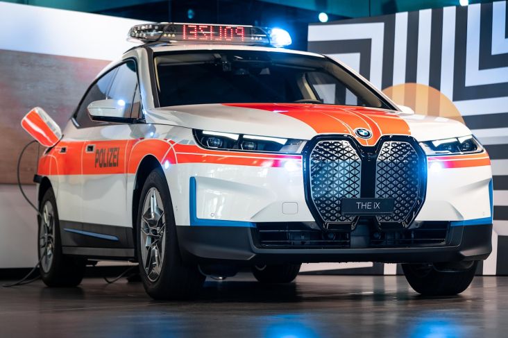 Mobil Listrik Rp2,3 Miliar Ini Dijadikan Mobil Polisi di Swiss