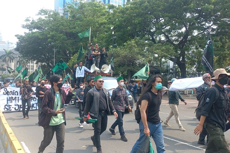 4.000 Polisi Amankan Demo Tolak BBM di Patung Kuda hingga DPR