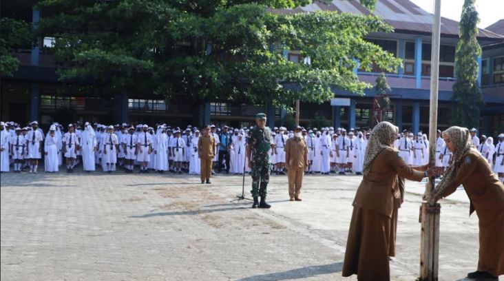 Siswa SMP 1 Sentani Bisa Sekolah Lagi, Jenderal Kopassus JO Sembiring Pimpin Upacara Bendera