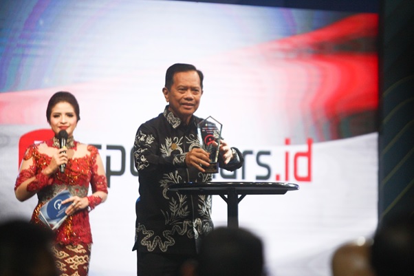 Majukan Sektor Pertanian, Bupati Tapin Raih Indonesia Visionary Leaders Certificate of Presentation IVL 2022