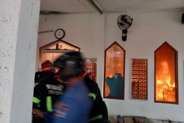Masjid Darul Muhajirin Koto Tangah Padang Terbakar, Telan Kerugian Rp250 Juta