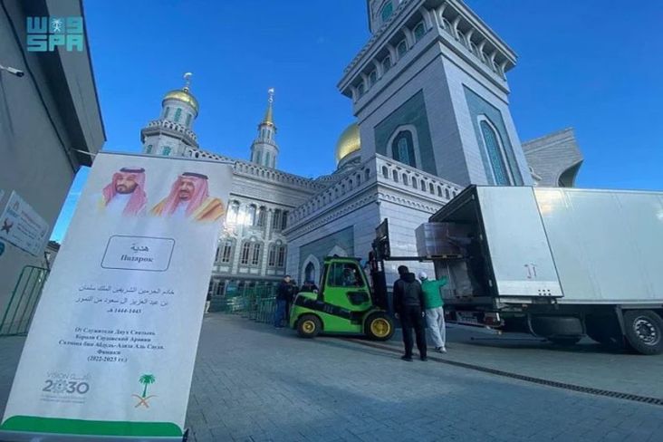 Raja Salman Kirim Hadiah 50 Ton Kurma untuk Muslim Rusia