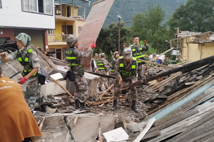 Korban Tewas Akibat Gempa Bumi di Sichuan China Melonjak Jadi 74