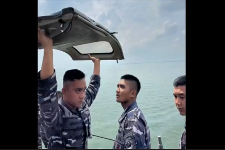 Badan Pesawat Latih Bonanza T-2503 Ditemukan, TNI AL Lakukan Evakuasi
