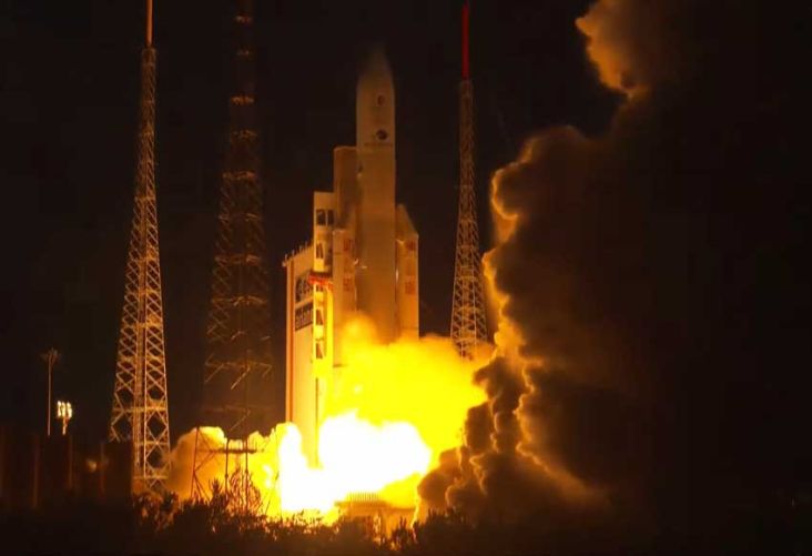 Roket Ariane 5 Sukses Luncurkan Satelit Terbesar, Eutelsat Menjulang Setinggi 8,8 Meter