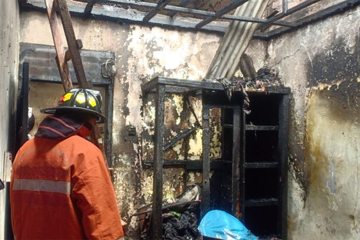 Korsleting Alat Elektronik, Rumah Kontrakan Terbakar di Bintara Bekasi
