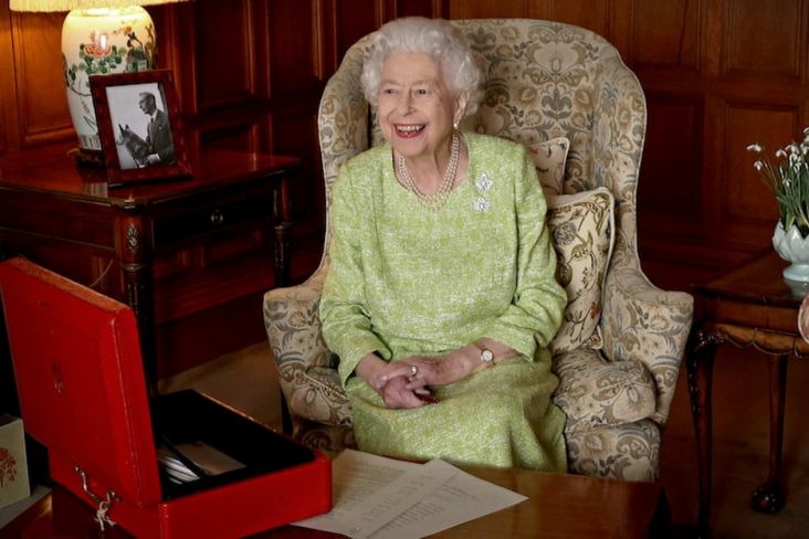 7 Tampilan Ikonis Ratu Elizabeth II, Nomor 6 Sempat Viral