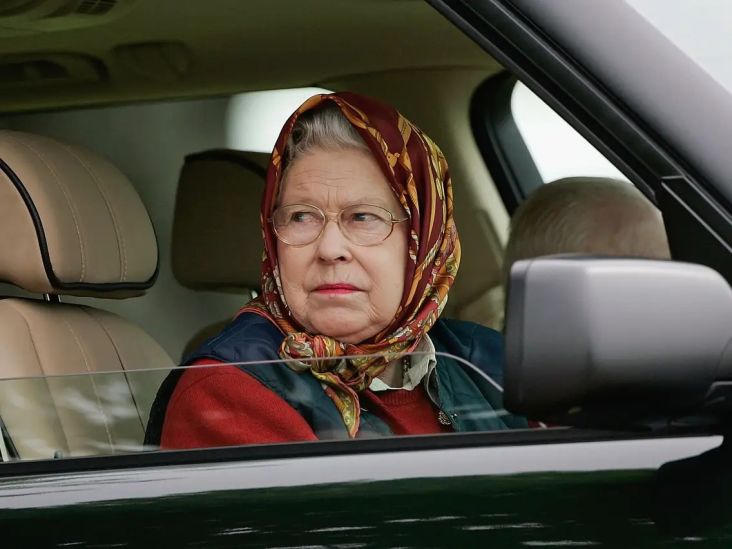 Ratu Elizabeth II Punya Puluhan Mobil Mewah tapi Tidak Punya SIM, Ini Jawabannya