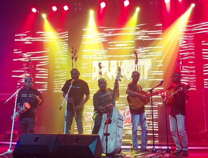 Musisi Anak Jalanan Tampil Keren dengan Alat Musik Tradisional di Tempat Hiburan Malam Jayapura