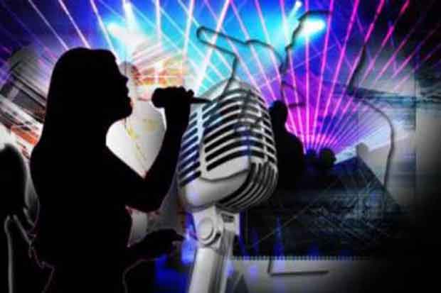Viral! Lurah dan TKK DPRD Kota Bekasi Karaoke Berseragam SMA