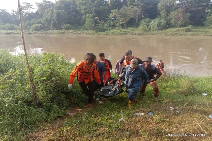 Pelajar SMP Ditemukan Tewas Mengapung di Sungai Citarum