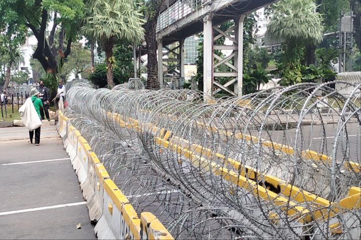 Polisi Tutup Jalan Sekitar Istana Presiden saat Aksi Demo Tolak BBM Naik