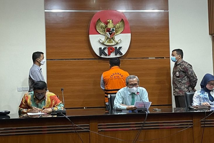 KPK Tahan Tersangka Penyuap Ricky Ham Pagawak