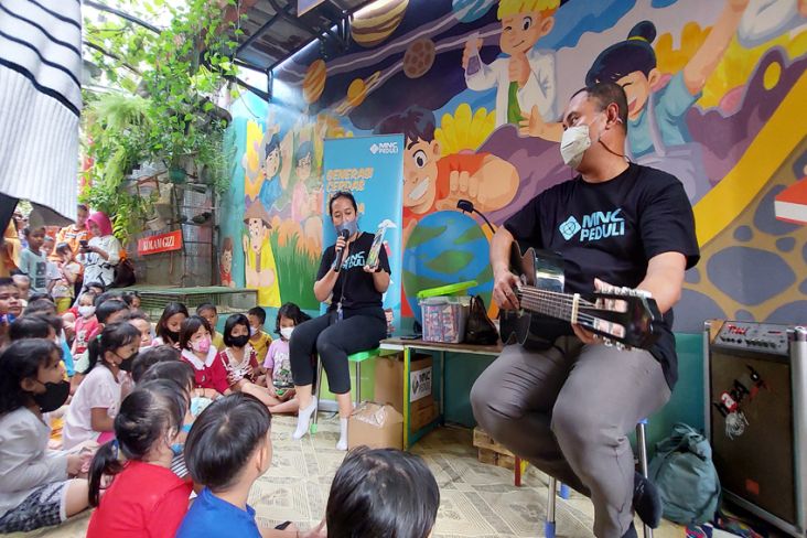 Dukung Literasi Anak, MNC Peduli Datangi Taman Warna Warni Tambora Jakbar