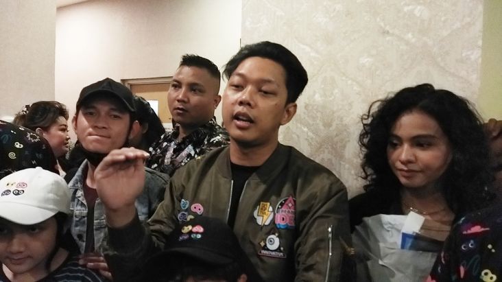Terpukul Dapat Kabar Seniman Ludruk Cak Sapari Wafat, Aktor Bayu Skak Tunda Tour ke Madiun