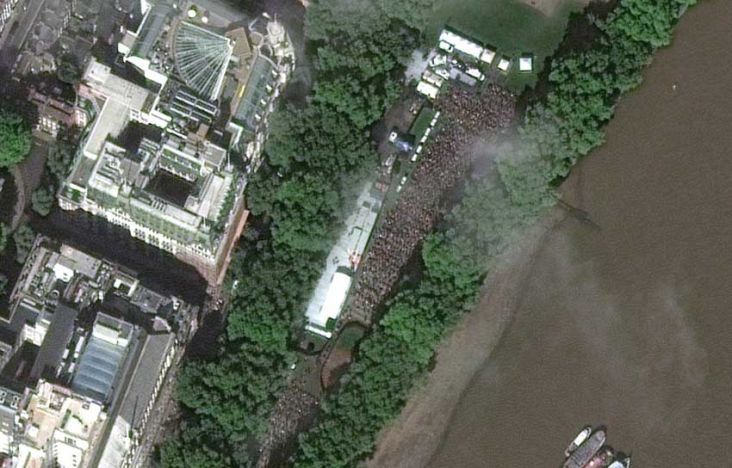 Foto Satelit, Barisan Pelayat Ratu Elizabeth II Membentang Sepanjang 10 Km