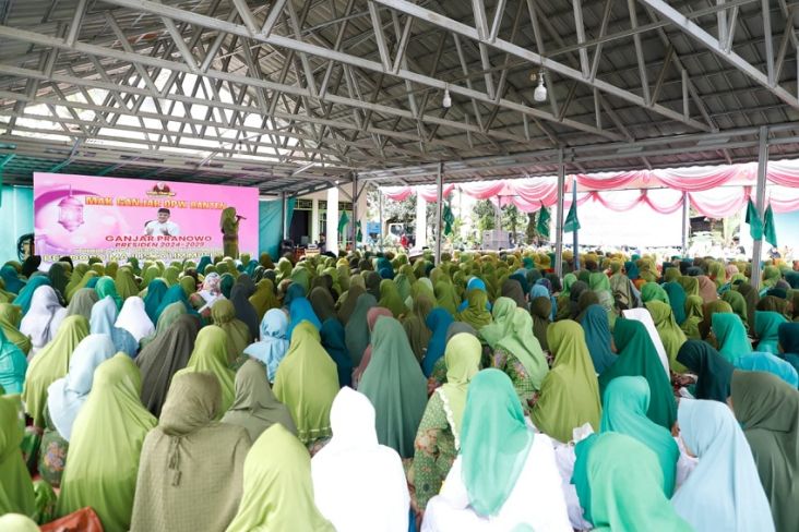 Mak Ganjar dan Muslimat NU di Pandeglang Berdoa untuk Kebaikan Indonesia