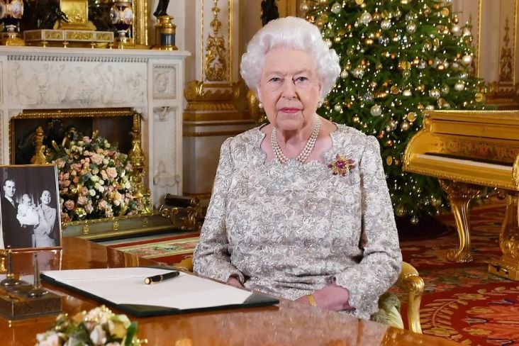 Ratu Elizabeth II Akan Dimakamkan Bersama Dua Perhiasan Kesayangan