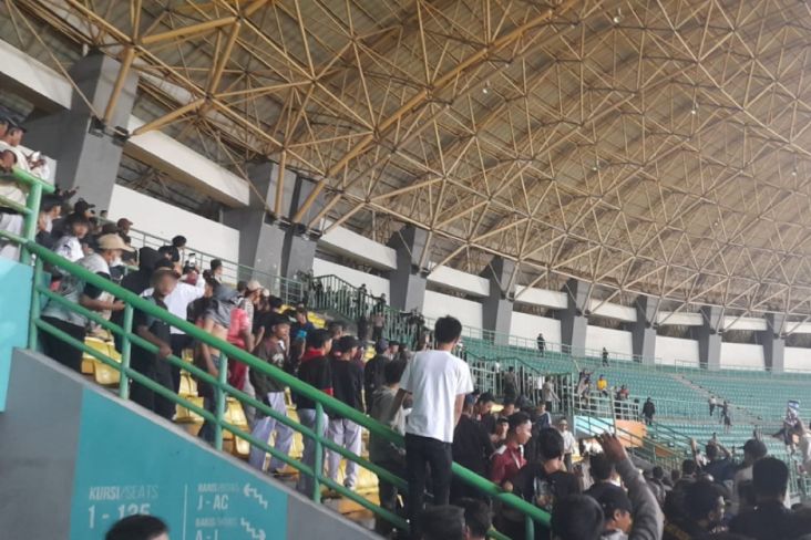 Suporter Bola Liga 2 Rusuh di Bekasi, Kapolres: Berawal dari Saling Ejek