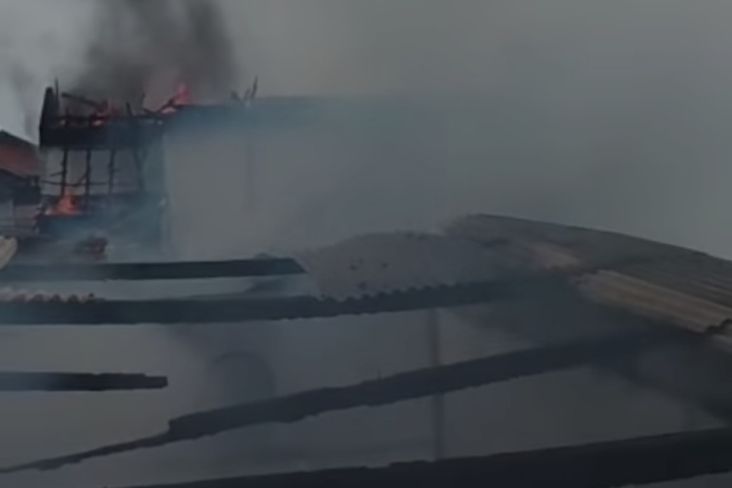 Permukiman di Pasar Rebo Dilanda Kebakaran, 55 Personel Pemadam Dikerahkan