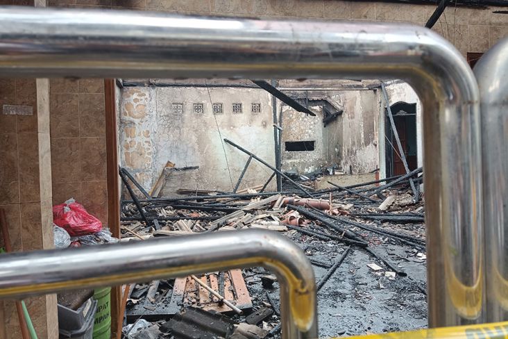 Terjebak dalam Kebakaran, Sekeluarga Nyaris Tewas Terbakar di Pasar Rebo