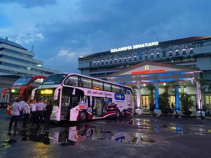 Bus Ceper Kota Semarang Antar Jemput 30 Kepala Daerah Penerima Penghargaan KDI 2022