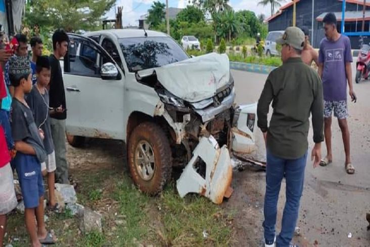 Mobil Dobel Kabin Tabrak Ambulans di Jalur Trans Sulawesi, Pasien Rujukan Terluka