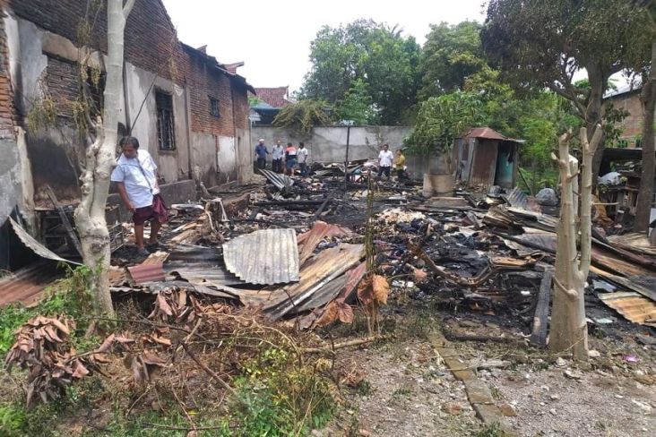 Akses Jalan Ditutup, Pria di Kota Mataram Bakar Rumah Tetangga