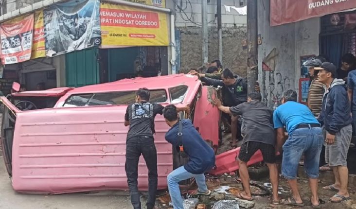 Kronologi Tabrakan Maut Mobil vs Angkot di Sukabumi Akibatkan 3 Orang Tewas