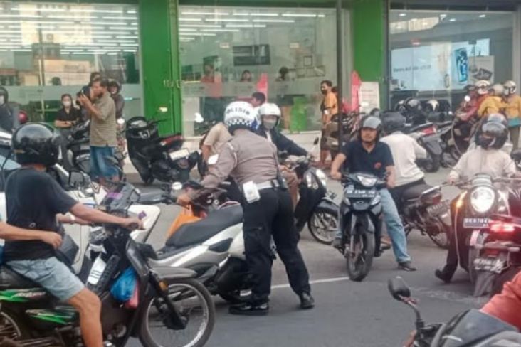 Bak Adegan Film, Polisi Bali Kejar-kejaran dengan Bule Perampas Mobil