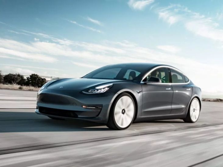 Tesla Tarik Kembali 1.097.762 Mobil Akibat Kaca Bermasalah