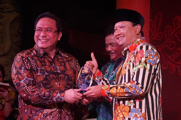 Inovasi SISTER PERI Sukses Hantarkan Bupati Pasuruan Irsyad Yusuf Raih Penghargaan KDI 2022