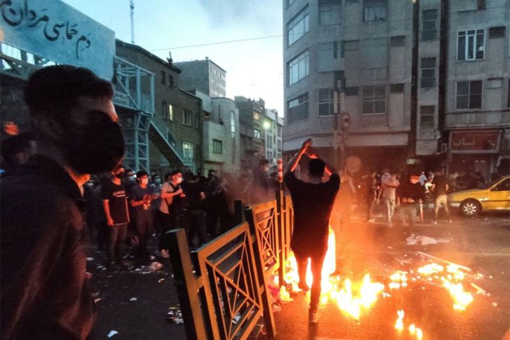 Presiden Raisi: Iran Harus Hadapi Aksi Protes dengan Tegas