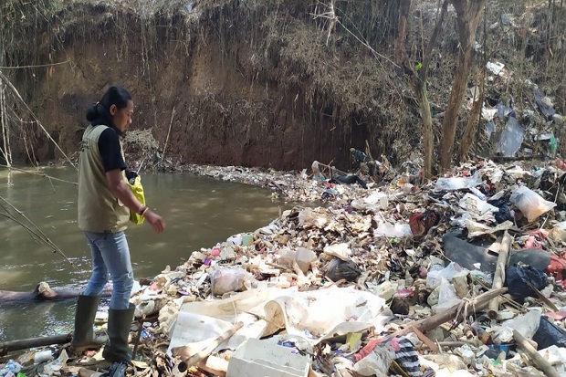 Atasi Sampah di Sungai, Pemkab Bekasi Pasang Jejaring Besi