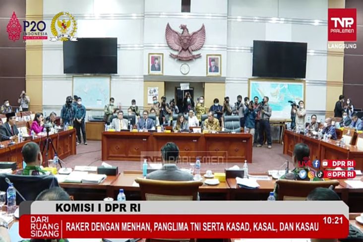 Panglima TNI dan KSAD Duduk Bareng di Rapat Komisi I DPR