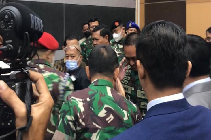 KSAD Dudung Hormat ke Panglima TNI Jenderal Andika Usai Rapat DPR