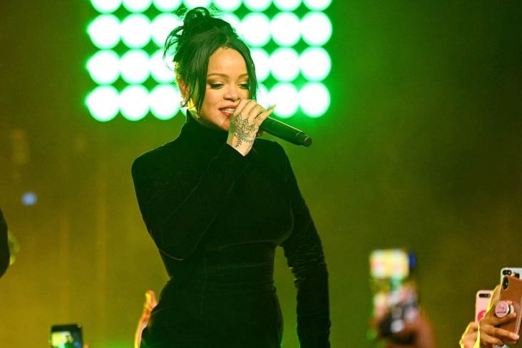 Rihanna Akan Tampil di Super Bowl Haftime Show 2022