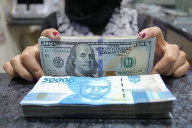 Dihantam Dolar, Rupiah Sempoyongan ke Level Rp15.100-an
