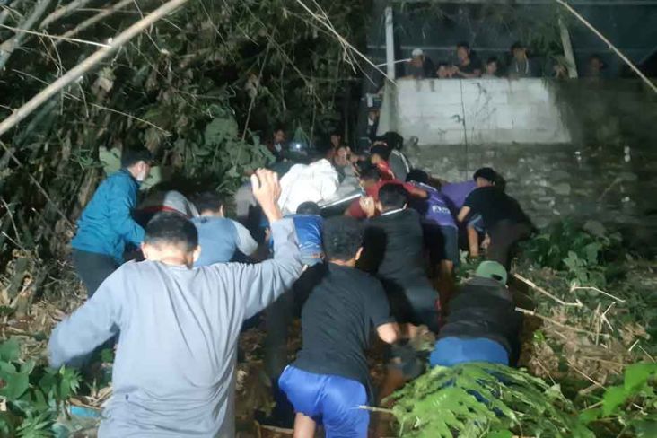 Diduga Terpeleset, Pria Paruh Baya Ditemukan Tewas di Sungai Cibuluh