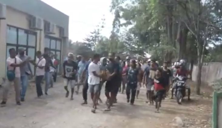 Jenazah Remaja yang Tewas Ditembak Polisi Diarak Keliling Kota Atambua