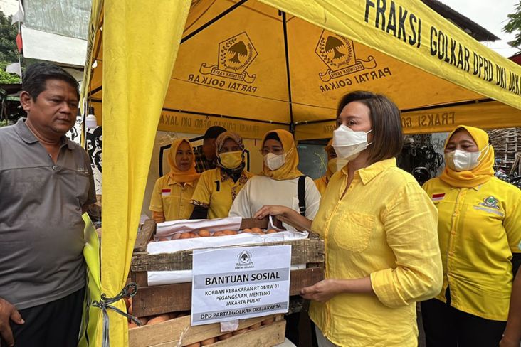 IIPG Golkar Jakarta Salurkan Bantuan untuk Perempuan Korban Kebakaran Cikini
