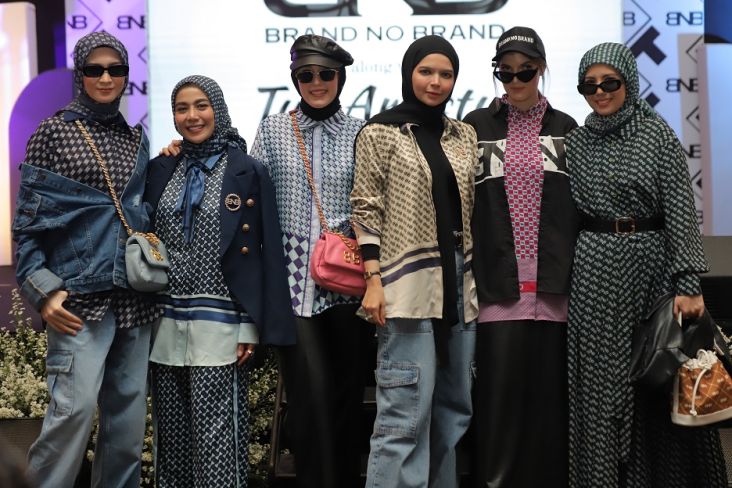 Lebarkan Sayap di Dunia Fashion, Tya Ariestya Berkolaborasi dengan Brand No Brand Rilis Koleksi Baru