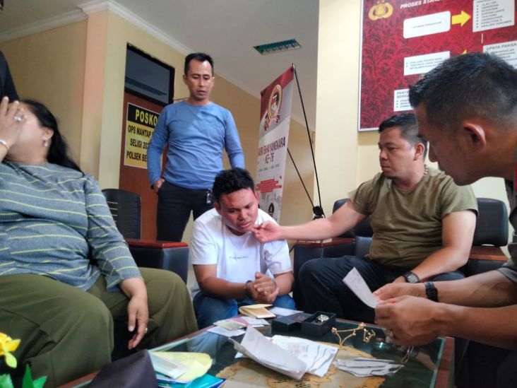 Curi Emas Milik Saudara, Defry Ditangkap saat Tunggu Keberangkatan di Bandara Hang Nadim Batam