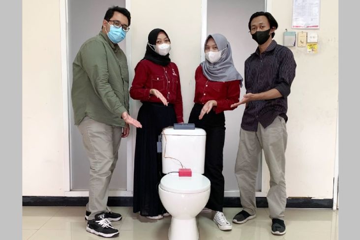 Mahasiswa Tel-U Ciptakan Touchless Smart Toilet, Mampu Deteksi Kesehatan Sejak Dini