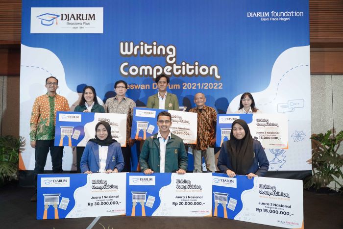 Dua Karya Tulis Terbaik Juara Pertama Writing Competition Djarum Beasiswa Plus 2021/2022