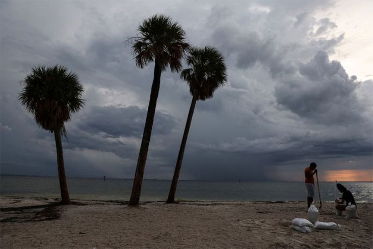 Badai Ian Mendekat, Jutaan Warga Florida Diimbau Segera Mengungsi