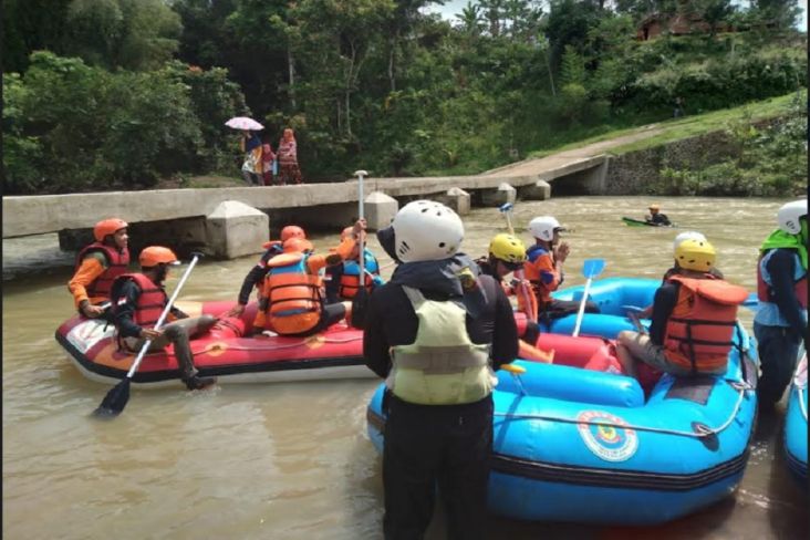 Tak Kunjung Ditemukan, Tim SAR Sisir Sungai Cimedang Sejauh 25 Km Cari Remaja Tenggelam