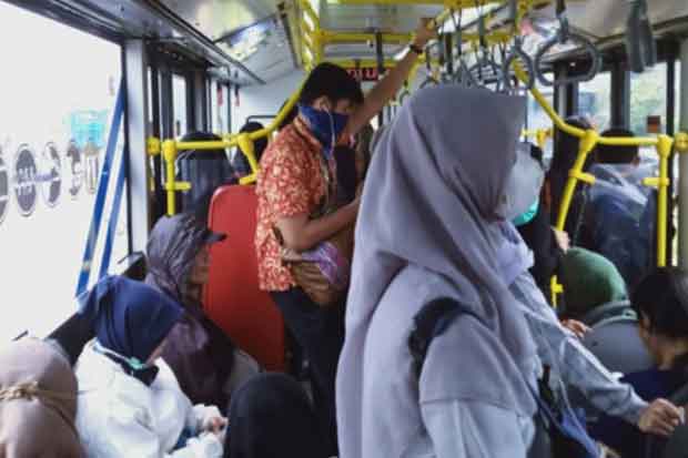 Kenaikan Harga BBM Dongkrak Jumlah Penumpang Transjakarta hingga 10 Persen